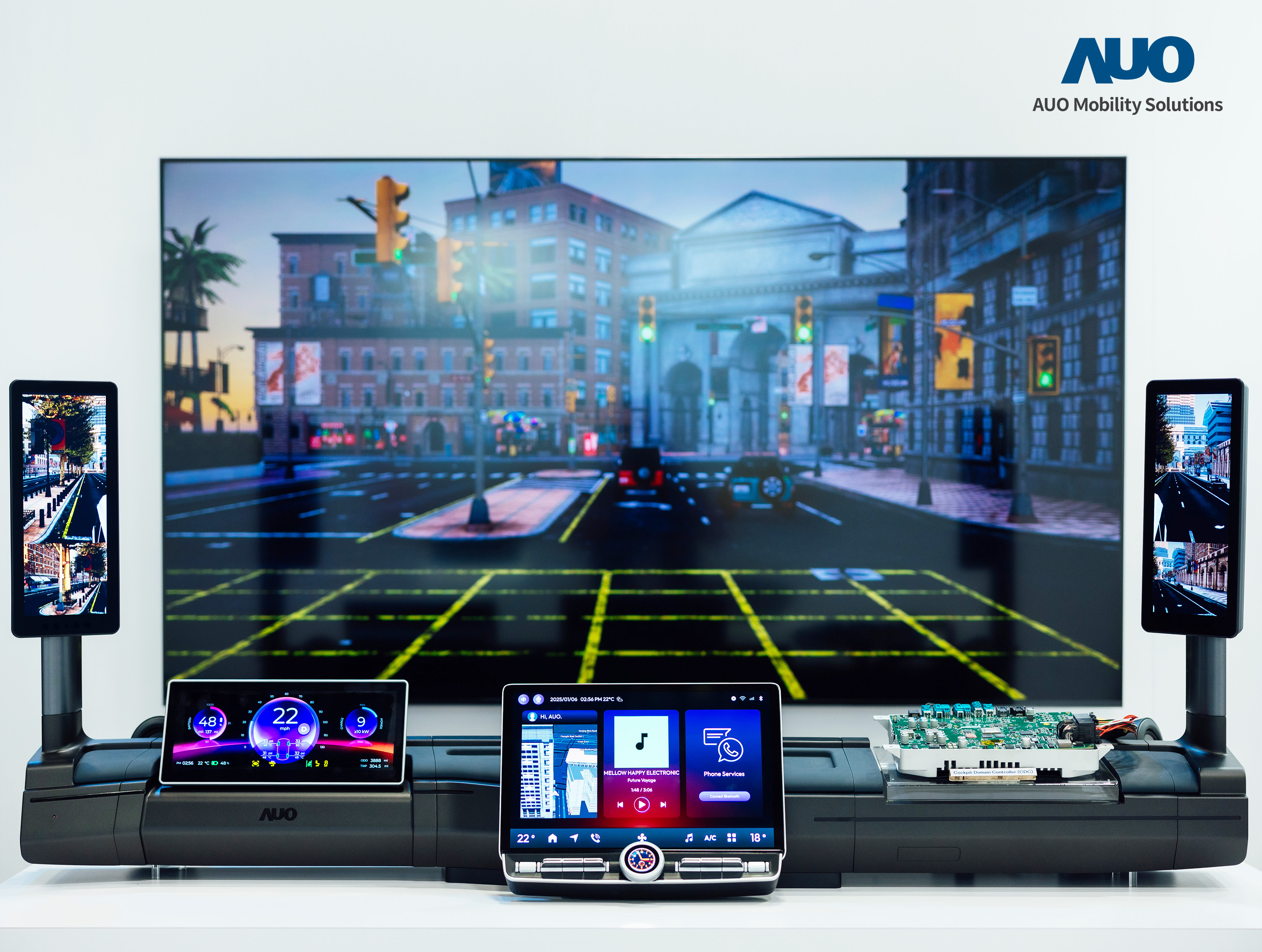 友達智慧移動推出智慧座艙域控平台，支援CDC、分區架構並整合AI運算模組，提供智慧體感與座艙互動功能，驅動個人化座艙功能全面升級。