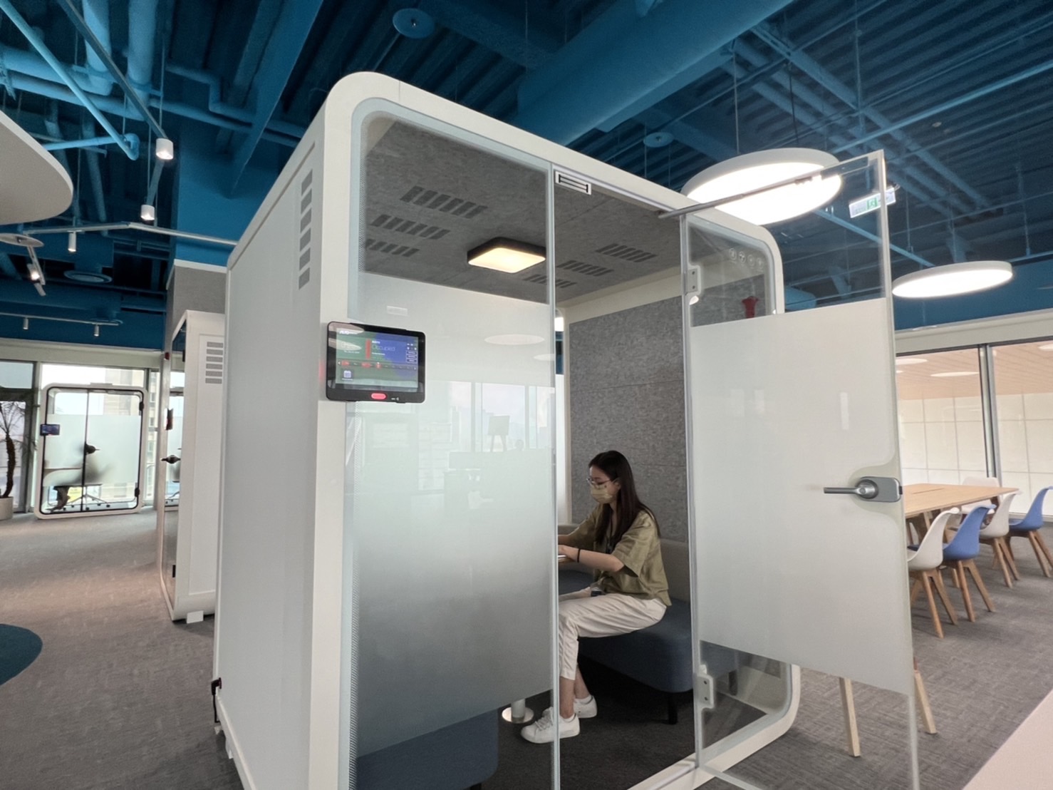 友達高雄據點的智慧行動辦公艙，展現友達在面板以外的研發應用軟實力