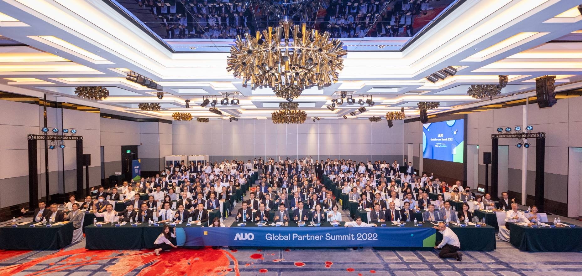 友達推動「安心、創新、用心、同心、盡心」五星職旅，為菲籍員工打造全方位照護，首度贏得「人權實踐與發展領袖獎」殊榮