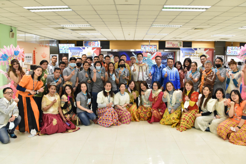 友達推動「安心、創新、用心、同心、盡心」五星職旅，為菲籍員工打造全方位照護，首度贏得「人權實踐與發展領袖獎」殊榮