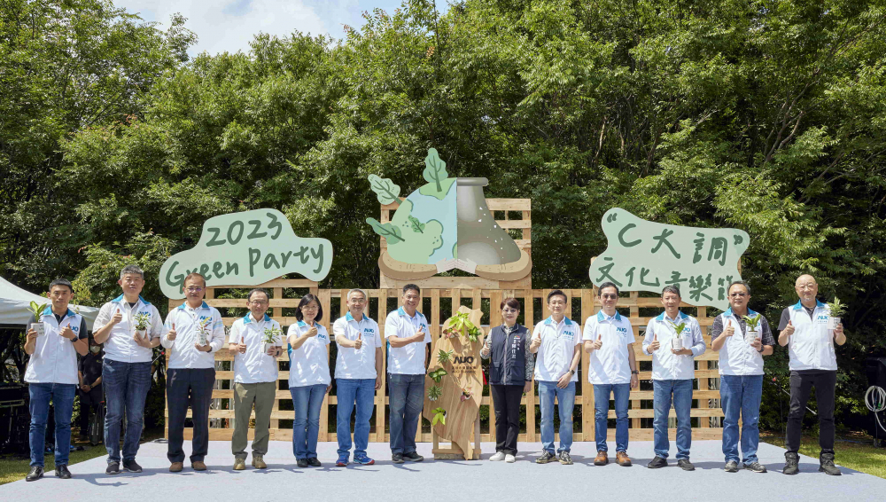 友達光電攜手供應商夥伴及台中市政府，共同倡議及推廣加樹減塑、節能減碳的淨零綠生活