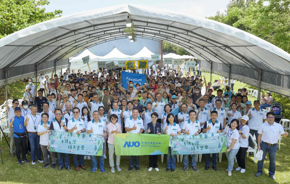 友達永續基金會號召企業志工、在地鄰里、產官學和供應商夥伴齊聚一堂，攜手植樹護樹，以行動實踐對環境友善的承諾