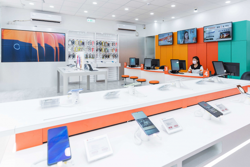 創利空間智慧零售軟硬整合方案，協助台灣大哥大門市完成數位內容行銷系統的佈建，打造全新世代的數位服務據點