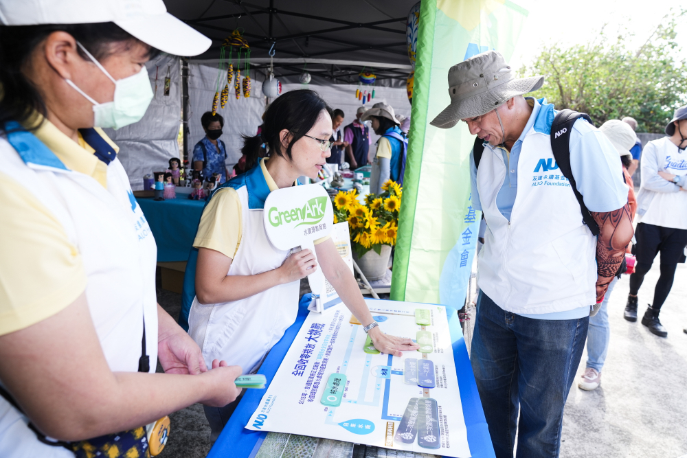 2023年友達永續基金會Ocean Party活動攜手社會企業及地方創生團體，策展食衣行等循環再生環教市集，及電動巴士接駁等低碳活動設計，打造減塑低碳的永續淨灘活動