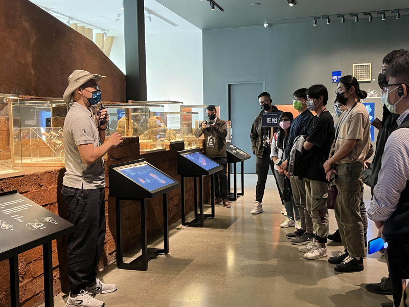 友達招募員工為文化志工，擔任文化館導覽大使，積極推廣文資保存、文史教育