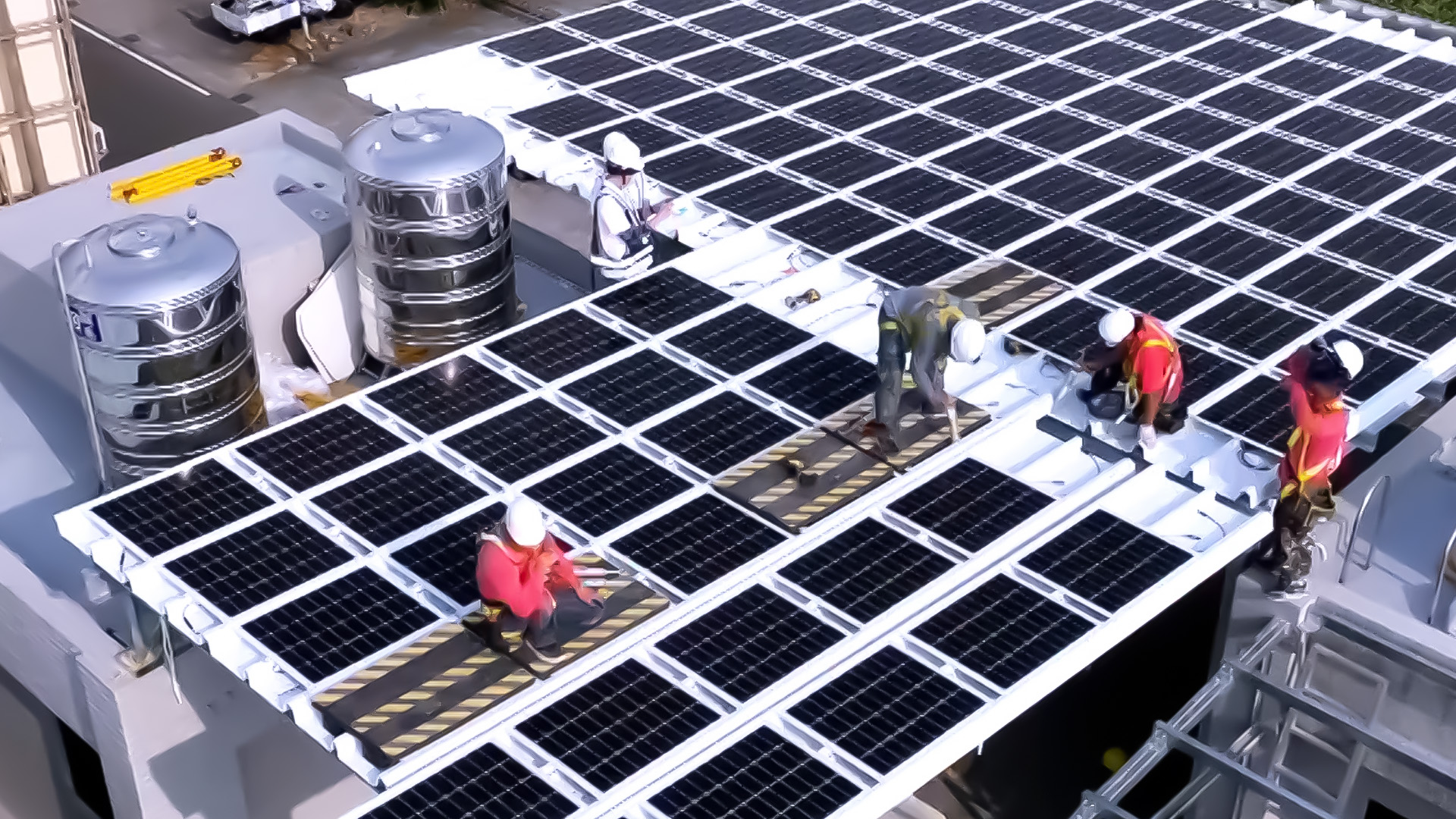 beats365着力于替代能源之技术研发，如光电浪板的相关制程、设备与产品，其中所开发之光电整合型浪板，减少传统金属支架安装，更提升耐候度，可广泛运用于多元场域，并辅助建筑达到净零碳排目标