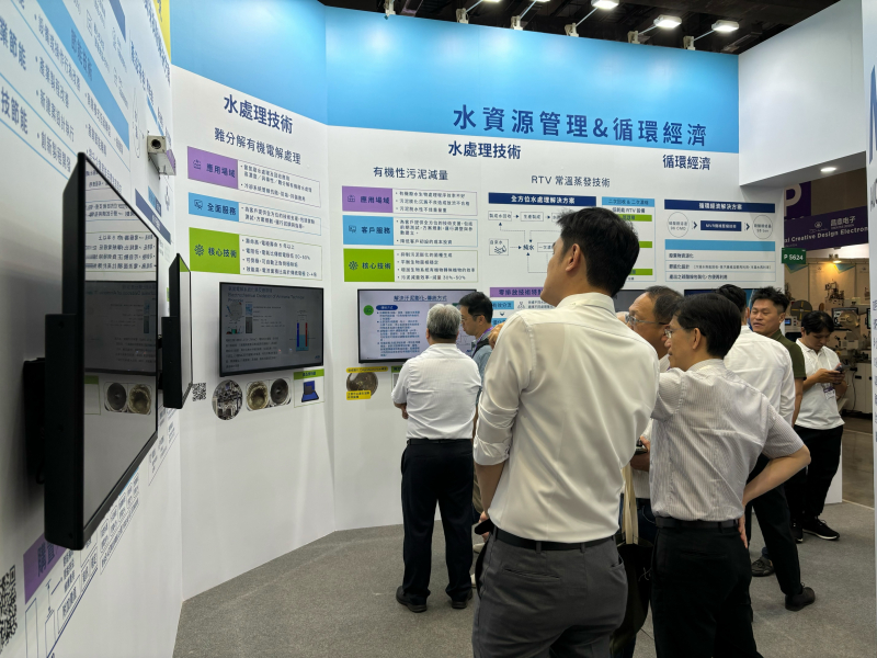 友達以深厚的智慧製造經驗發展永續戰略，積極延伸價值鏈，轉化成可供外界使用的綠色智慧服務，進軍SEMICON Taiwan 2024，提供半導體產業鏈打造AI世代的永續即戰力。