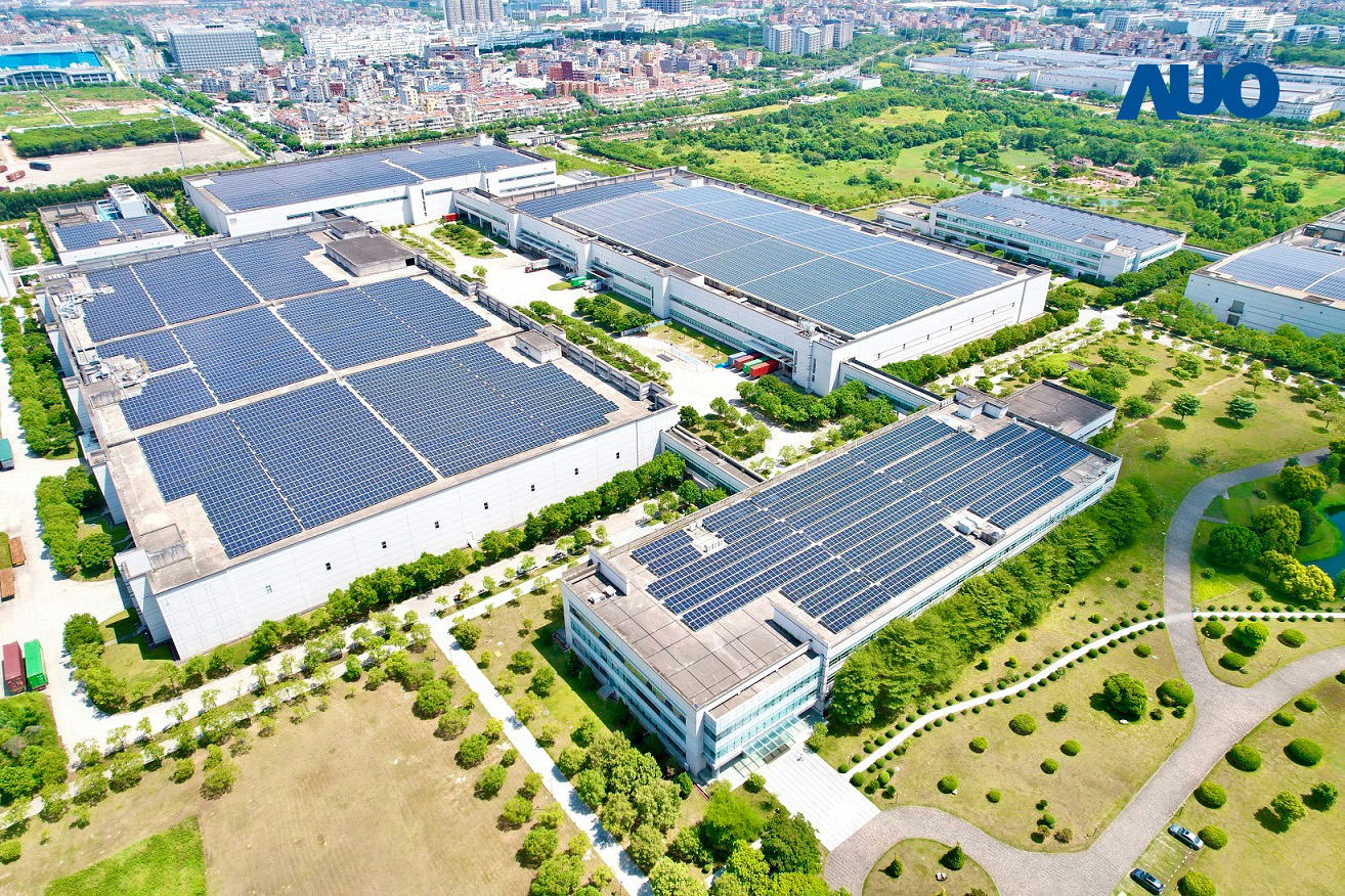 beats365厦门推动智能制造同时，透过绿电创能纵深推进绿色转型，厂区全屋顶铺设太阳能光伏板，每年太阳能发电 2,600多万度