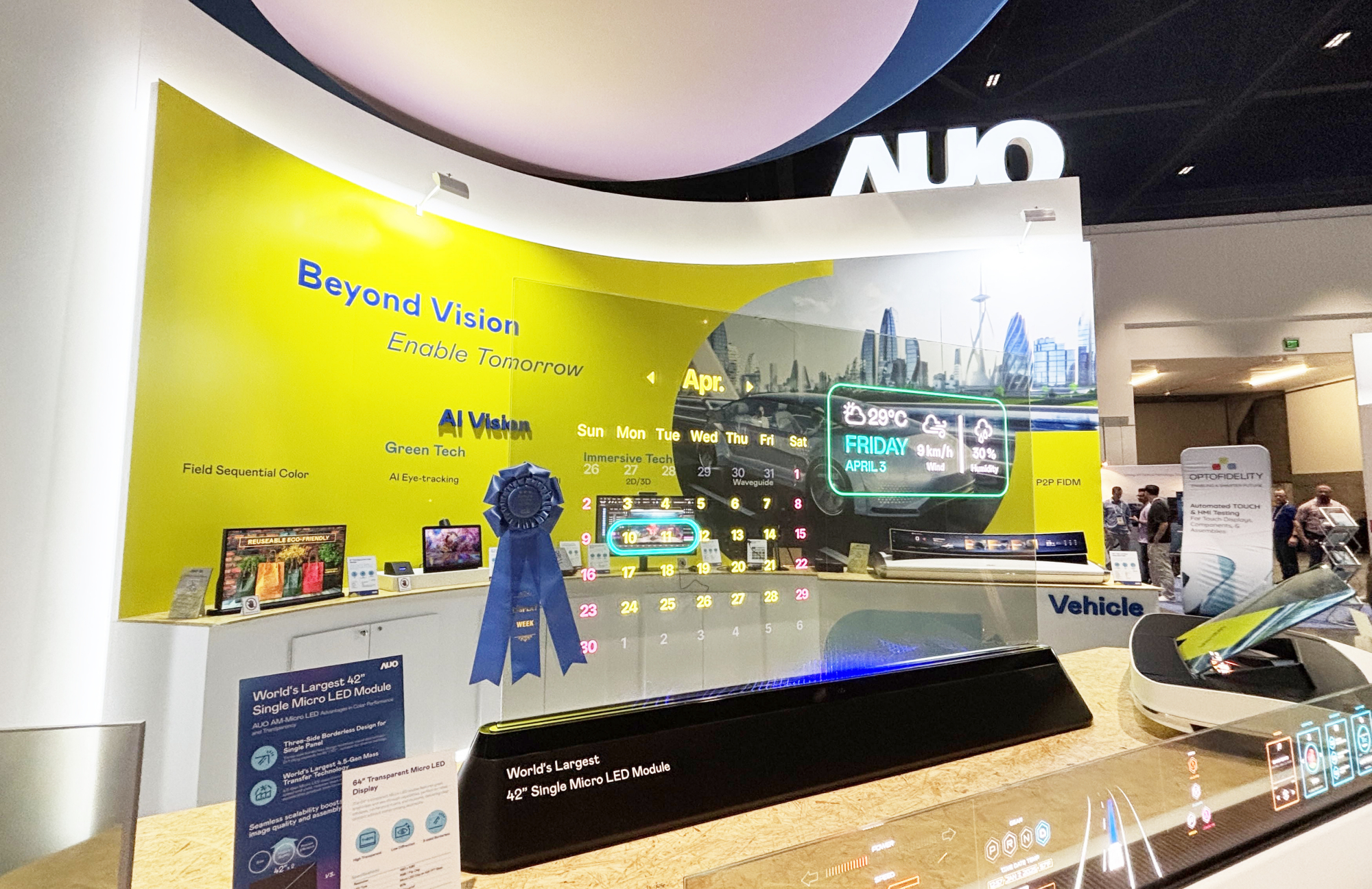 beats36564吋透明Micro LED显示器获〝最佳Micro LED技术应用奖〞，其绝妙的透明穿透特性，同时具备1,000 nits的高亮度表现，并透过精细的无缝拼接延伸，可依需求灵活应用于多元场域，展现出Micro LED显示技术划时空的无限潜力