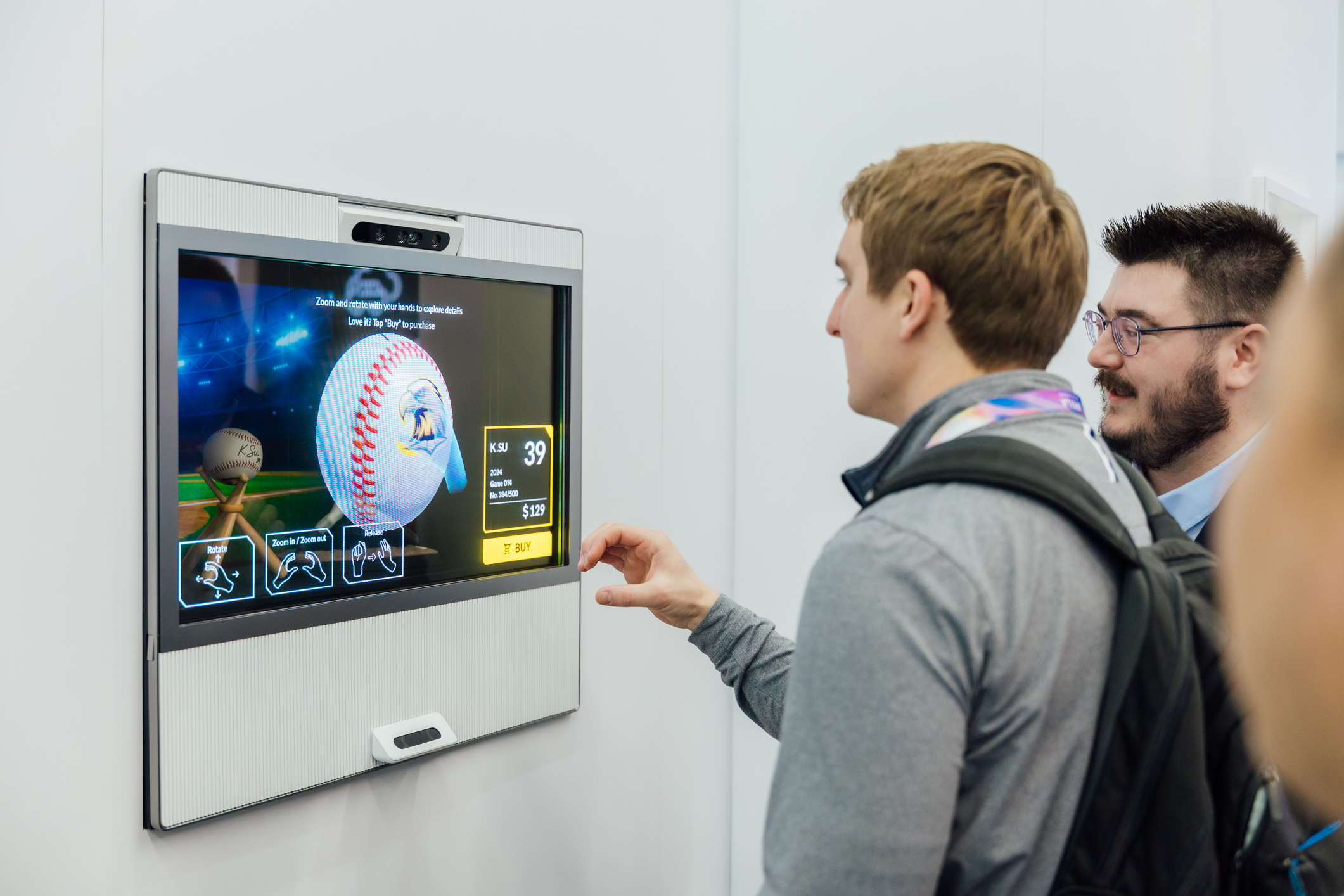 友達智慧移動透過專屬展間，與客戶深度聚焦，密切探討產品協作共創的機會與落地的可能性，激發人車互動的創新再進化，並結合輸出國際的Micro LED前瞻技術跨界應用，揭開更多元精彩的應用情境。