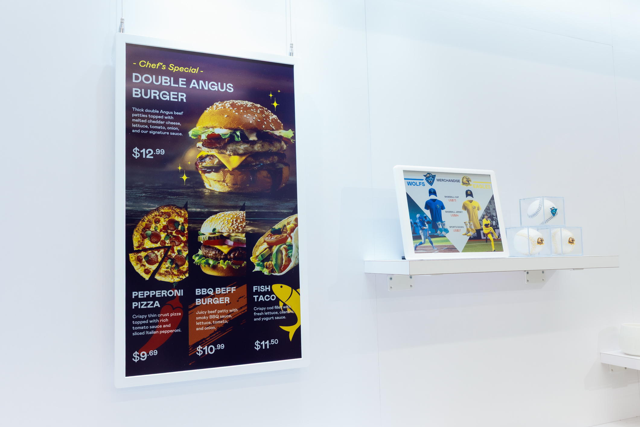 達擎開發的低功耗、全彩的aecoPost電子紙解決方案，僅在更新畫面時需要微量的電力驅動，無需佈建電線的便捷設計，使其可靈活應用、彈性選擇置放處；可搭配aecoTag電子貨架標籤解決方案，驅動商店內所有數位看板和電子貨架標籤，以遠端控制實現動態變價，提升門市人員作業效率，並以無紙化落實永續經營目標。