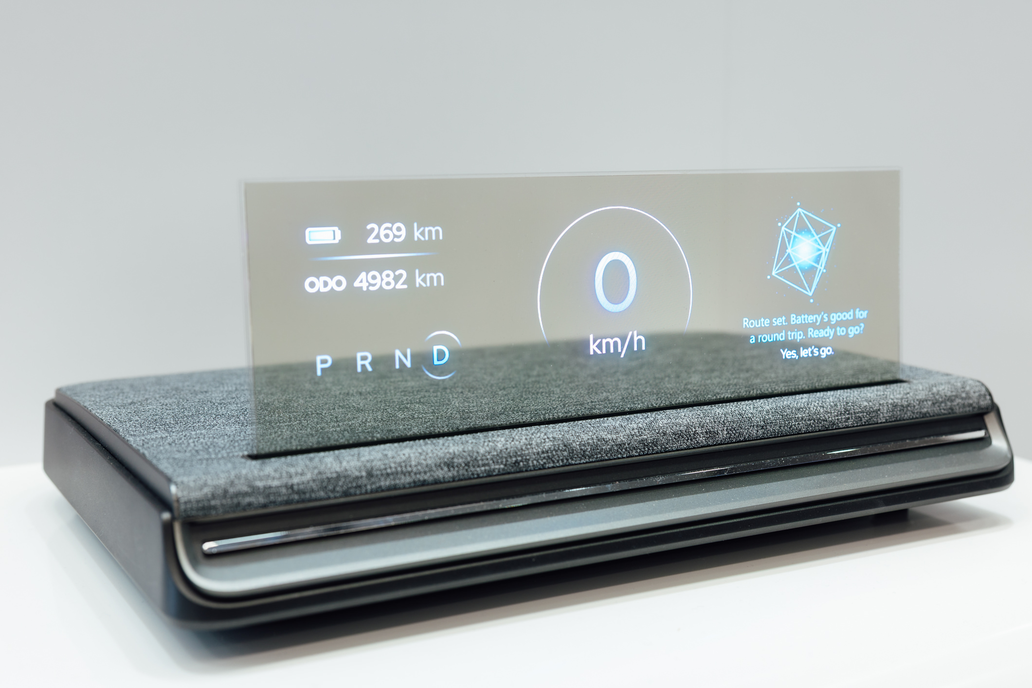 全球首款Aero Module透明Micro LED顯示器模組外觀輕盈通透，可與數位內容完美融合，提供動態顯示、先進控制、個人化沉浸感受。